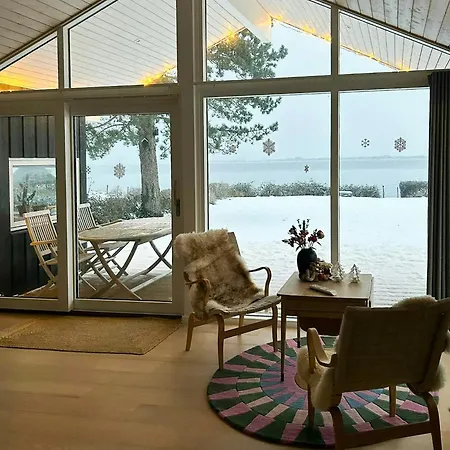 Prázdninový dům Beachfront Near Dalby Bay Mesinge