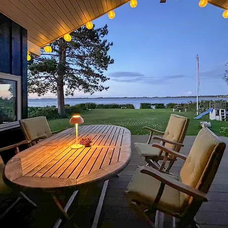 Semesterbostad Beachfront Near Dalby Bay *