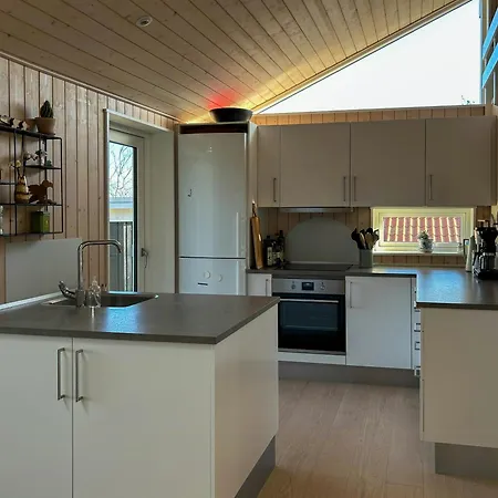 Beachfront Near Dalby Bay Semesterbostad *