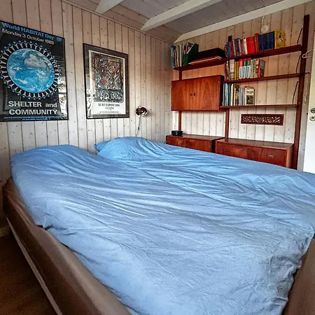 Beachfront Near Dalby Bay Semesterbostad