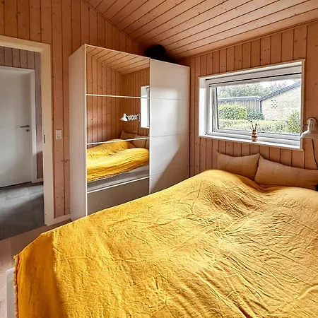 Semesterbostad Beachfront Near Dalby Bay