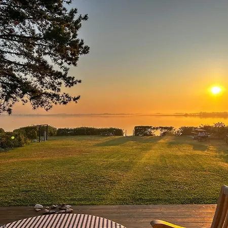 Prázdninový dům Beachfront Near Dalby Bay Mesinge