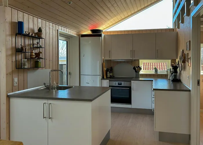 Beachfront Near Dalby Bay Casa vacanze *