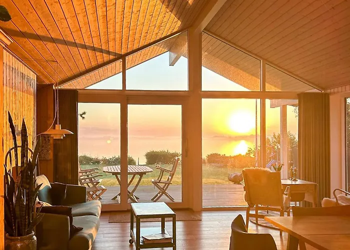 Beachfront Near Dalby Bay Casa vacanze *