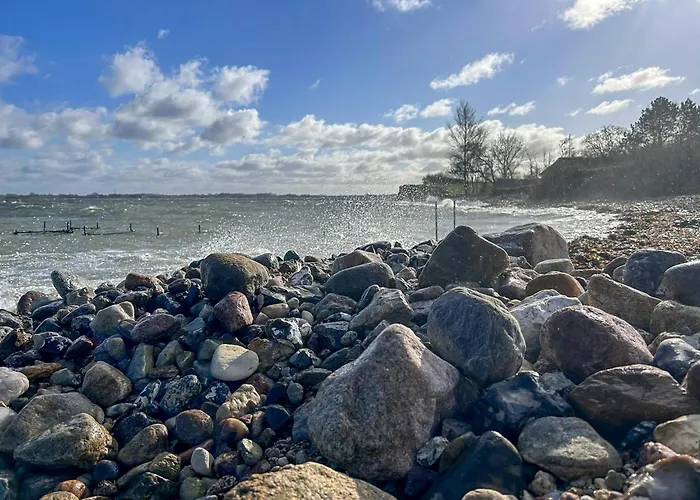 Beachfront Near Dalby Bay Casa vacanze