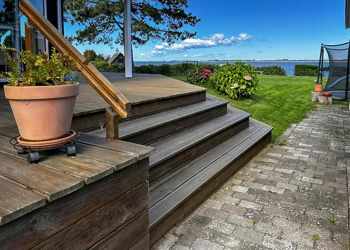 Beachfront Near Dalby Bay Casa vacanze *